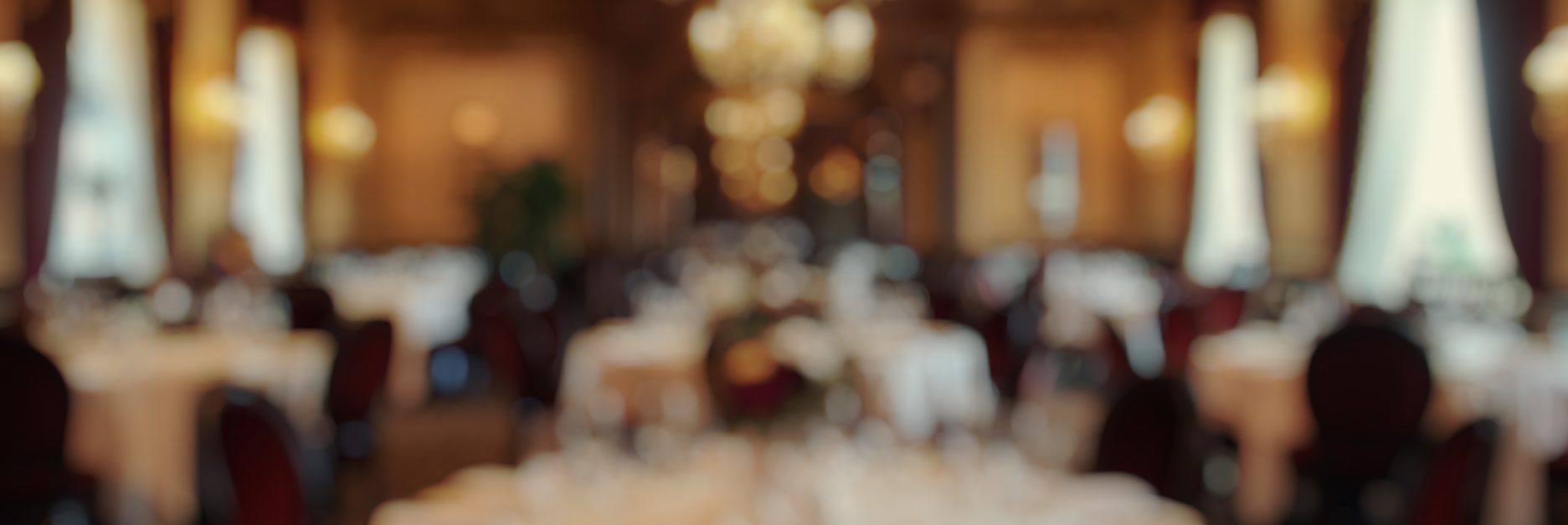Defocused,Background,Of,Elegant,Dining,Room,With,Chandeliers,And,Round